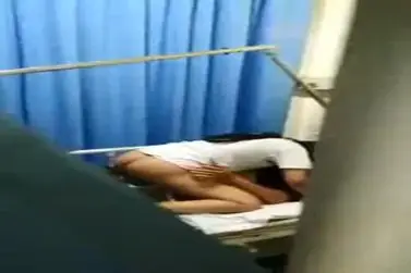 Gadis Cantik Pasrah Goyang Atas Di Kasur Crot