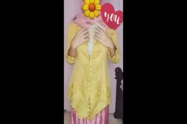 Ukhti Kebaya Hijab Pink Tampil Berani Menggoda